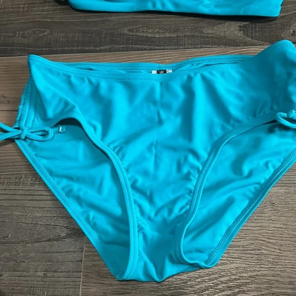 Fun bikini!!!! - Picture 3 of 8